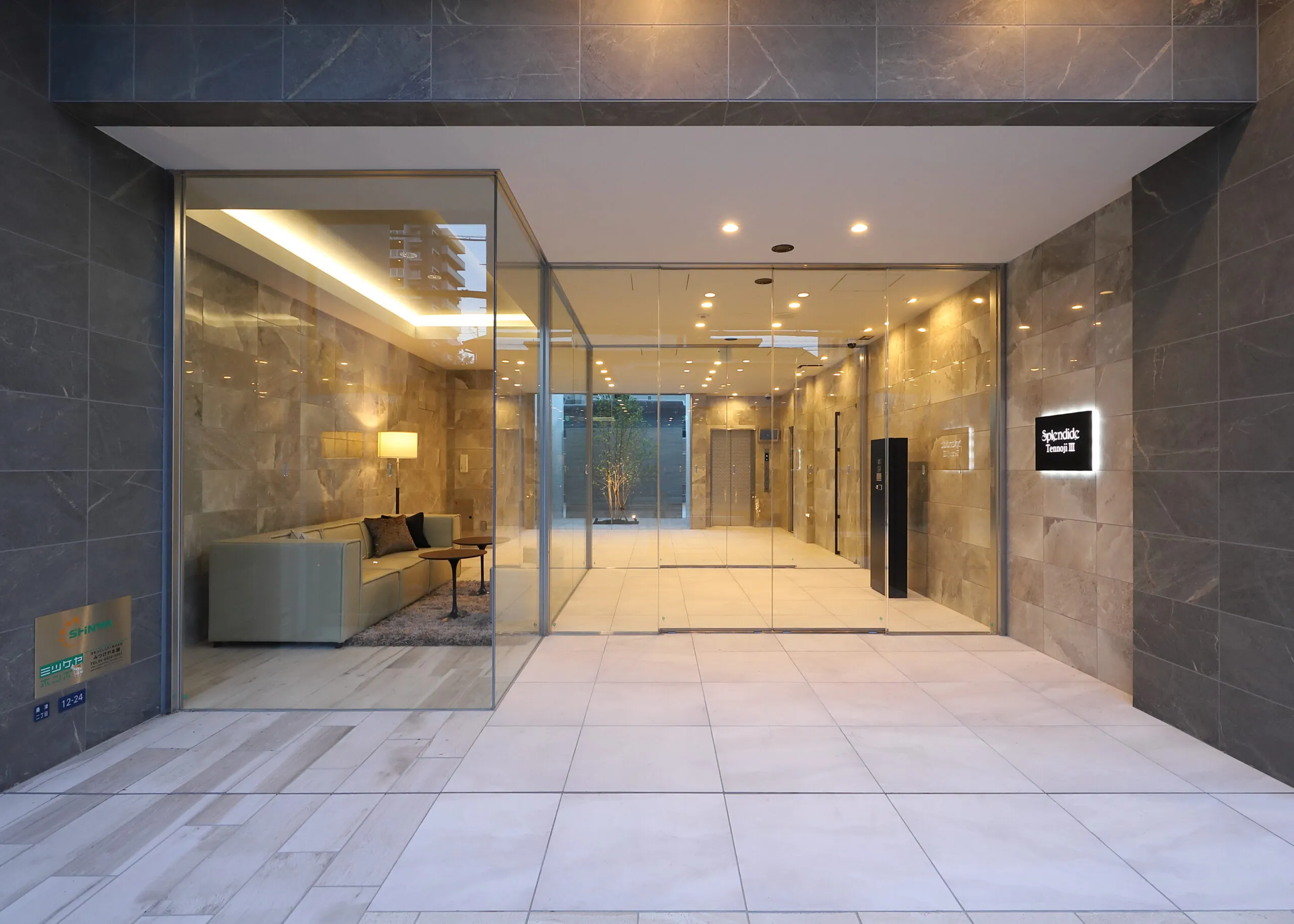 スプランディッド天王寺Ⅲ：エントランス（夕景）