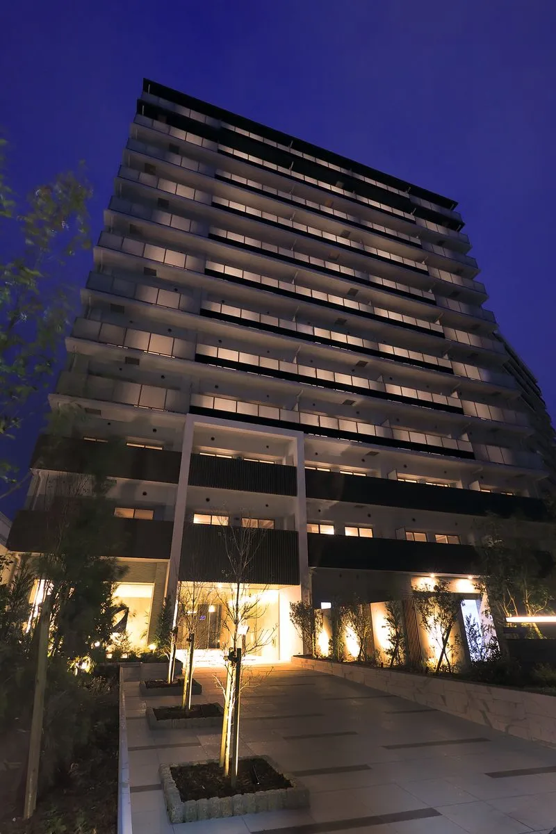 スプランディッド難波WESTⅢ：外観（夕景）