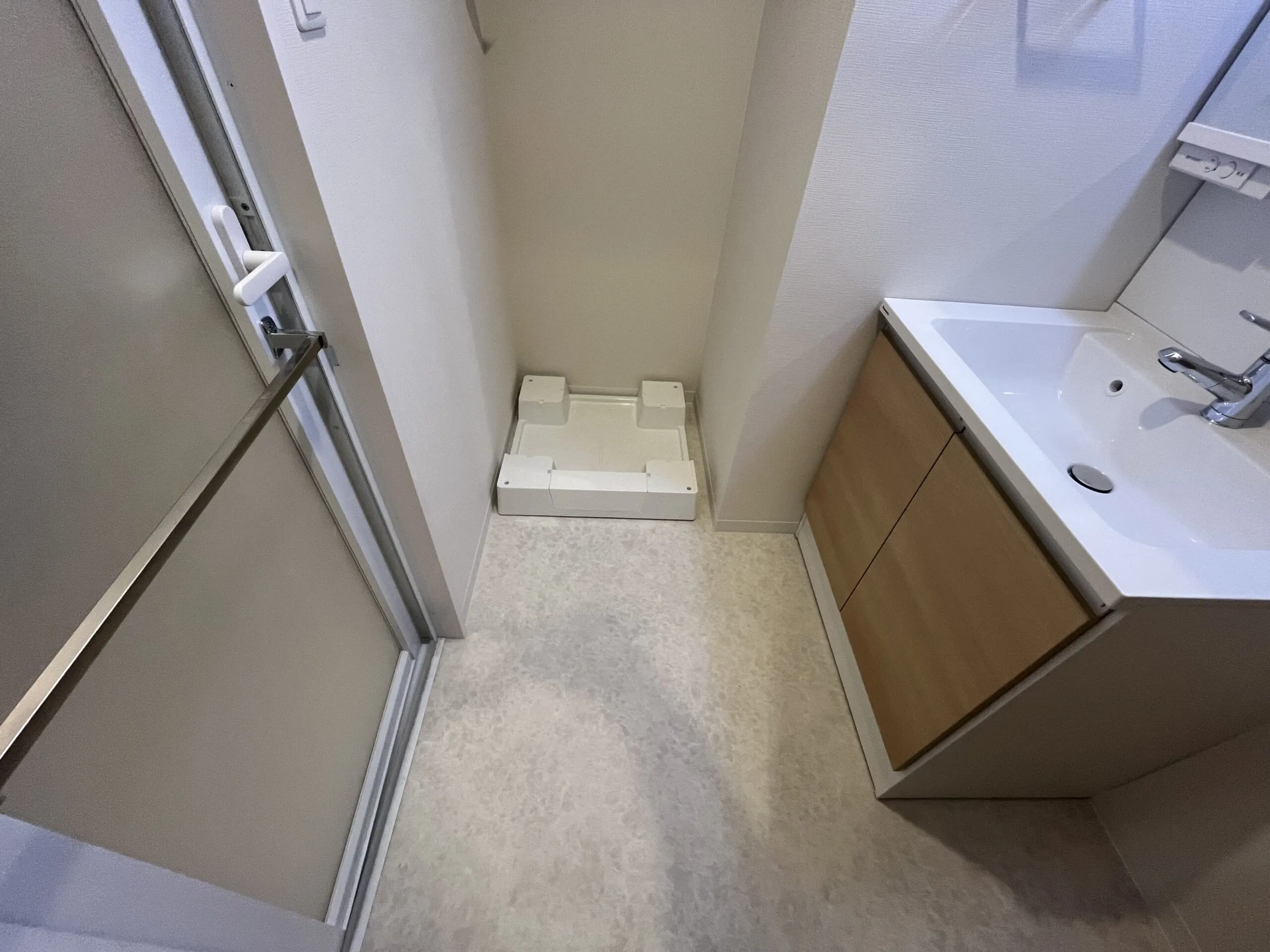 スプランディッド弁天町：C1´タイプ：洗濯機置き場、洗面台