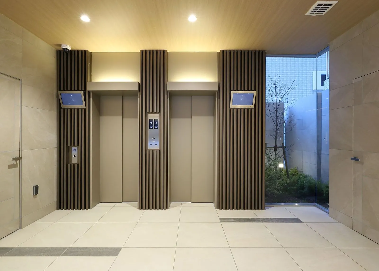 スプランディッド難波WESTⅢ：エントランス