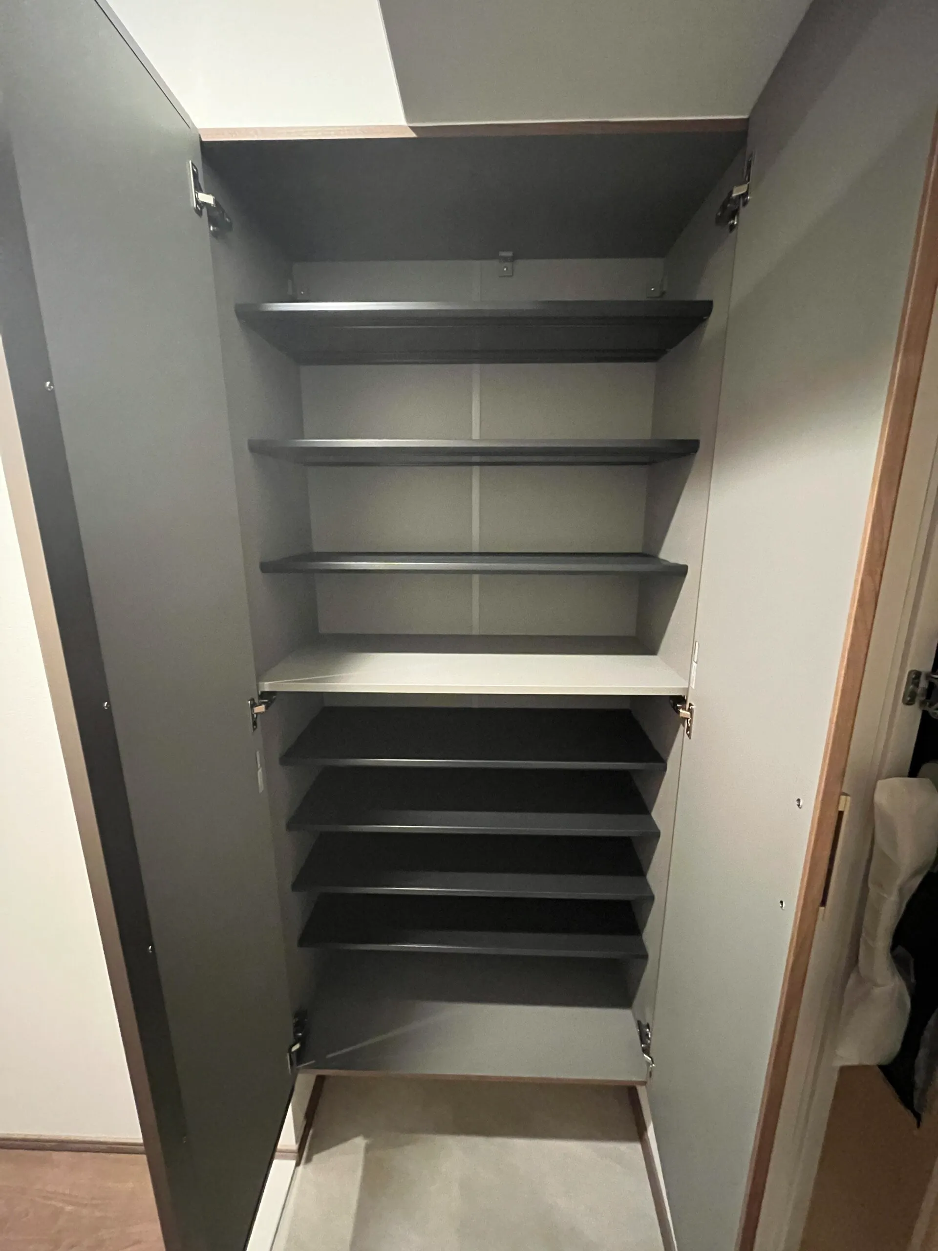 スプランディッド難波WESTⅢ：Cタイプ：靴箱