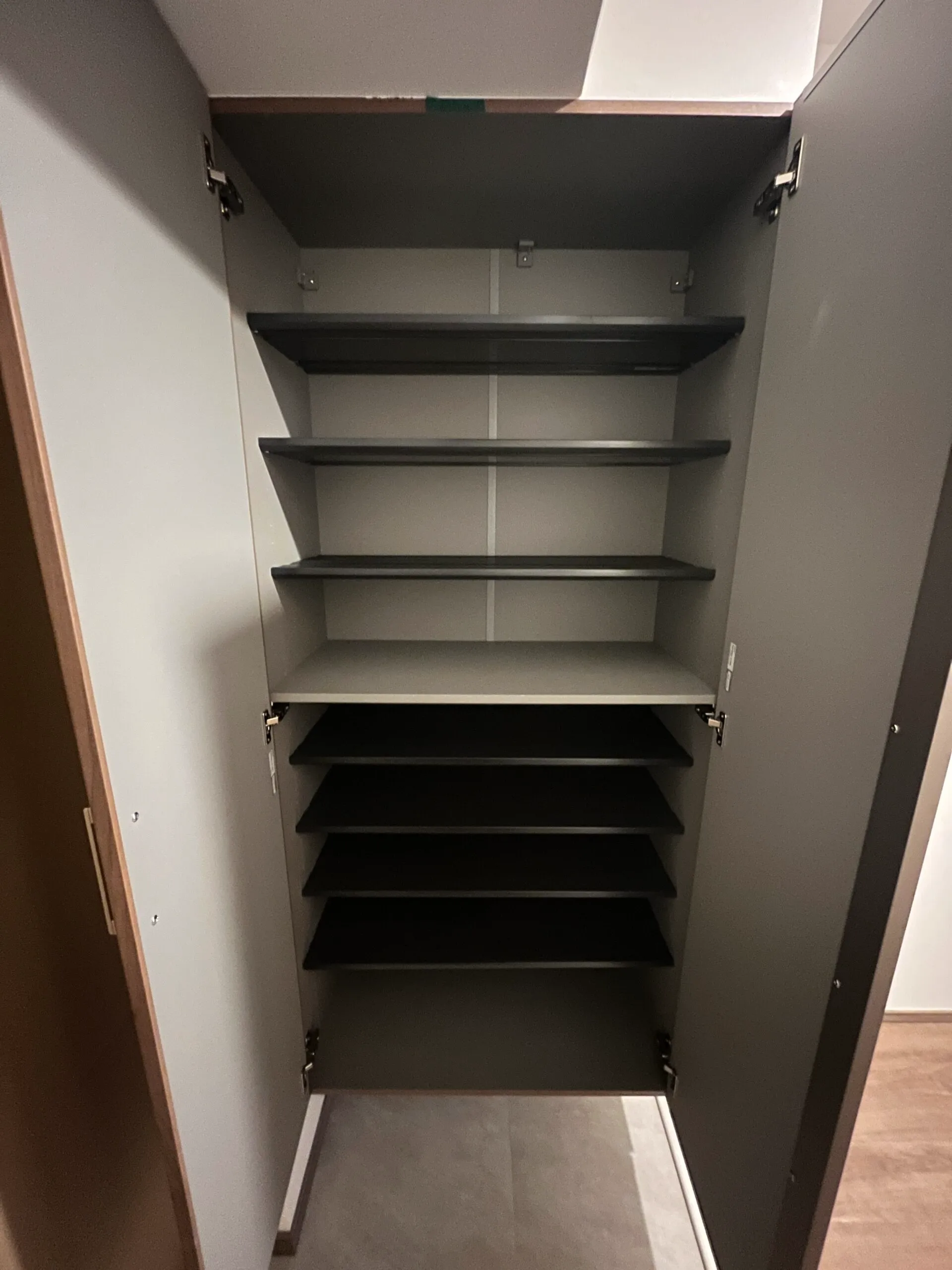 スプランディッド難波WESTⅢ：Arタイプ：靴箱