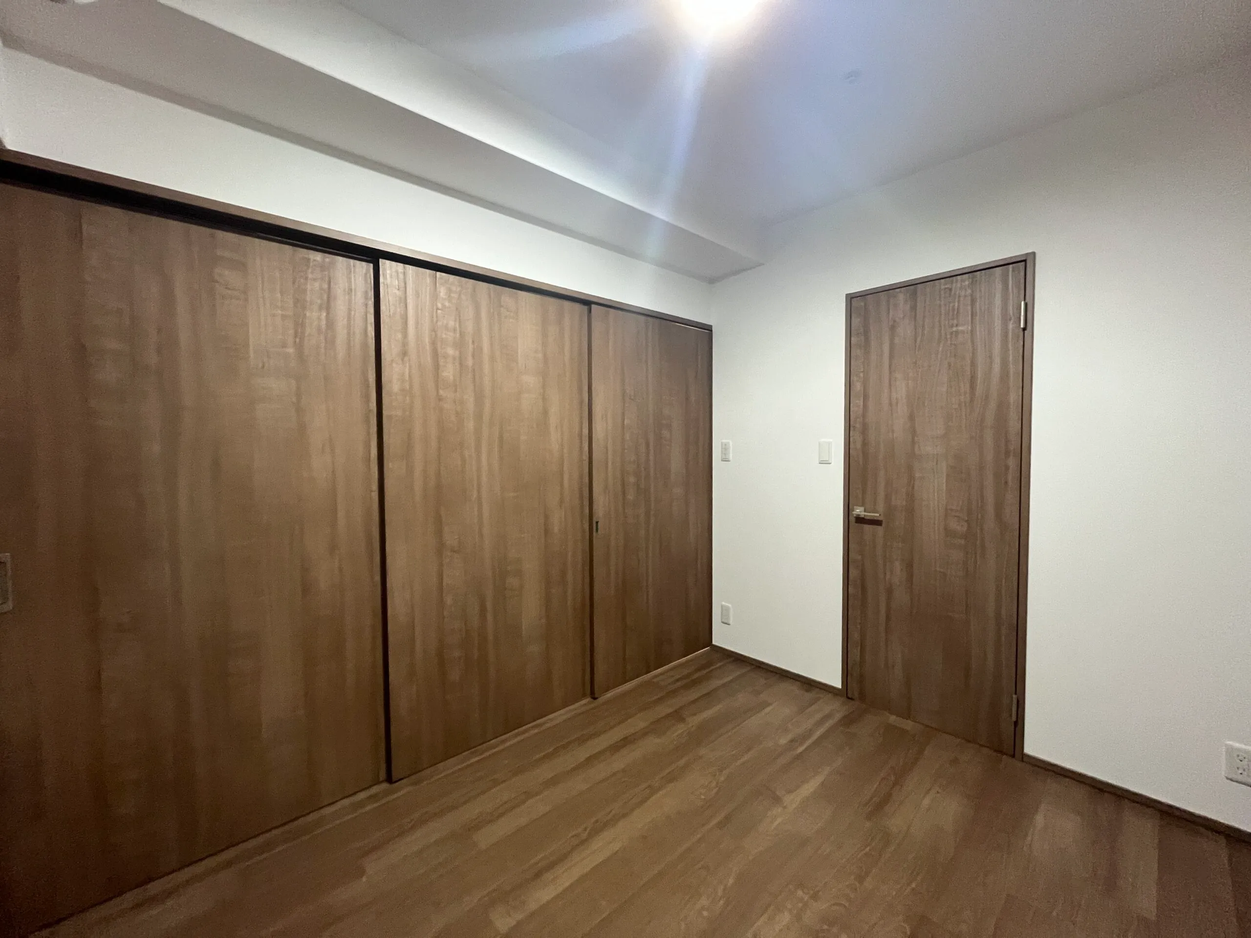 スプランディッド難波WESTⅢ：Arタイプ：洋室