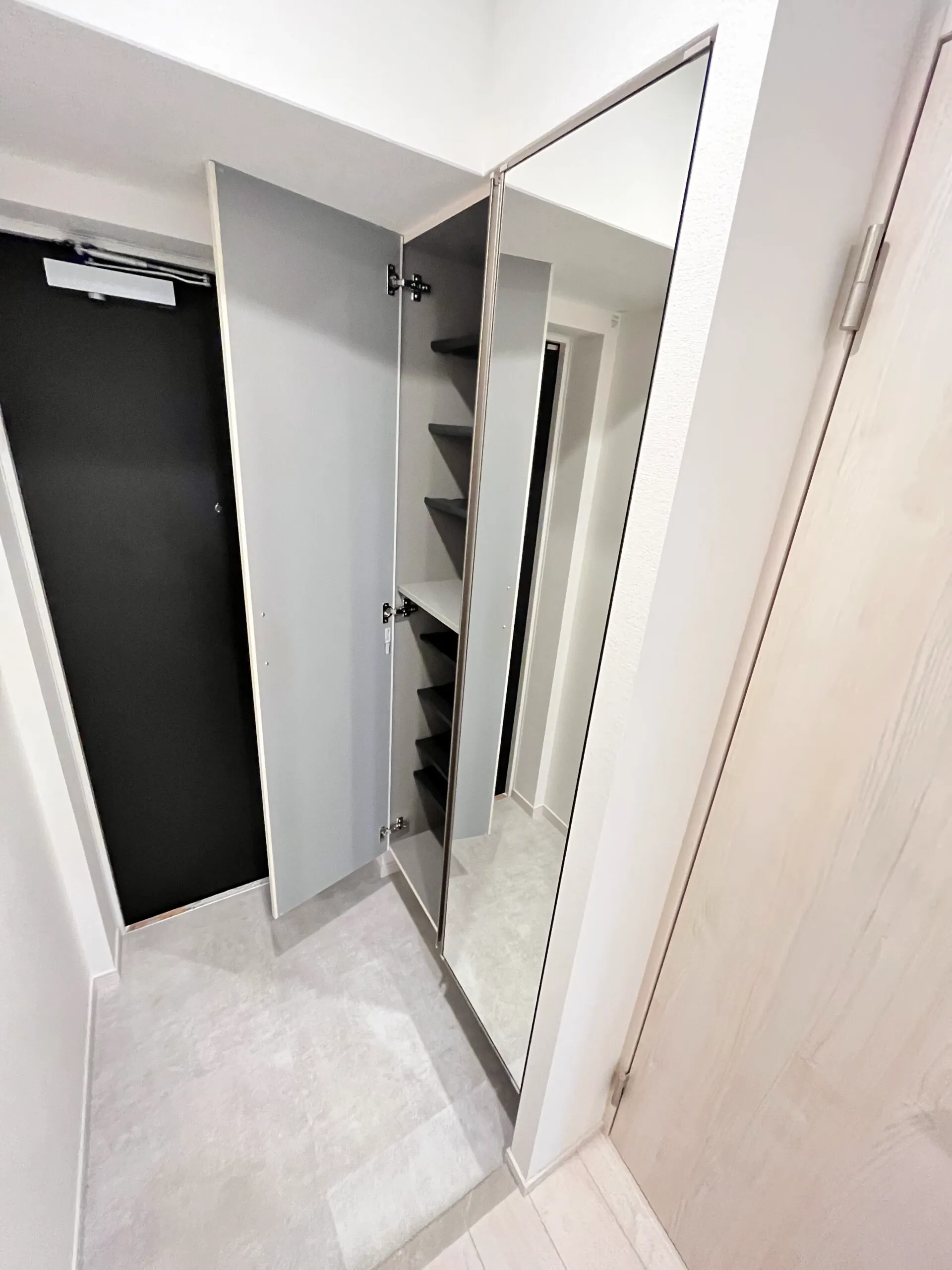 スプランディッド難波WESTⅡ：Cタイプ：玄関