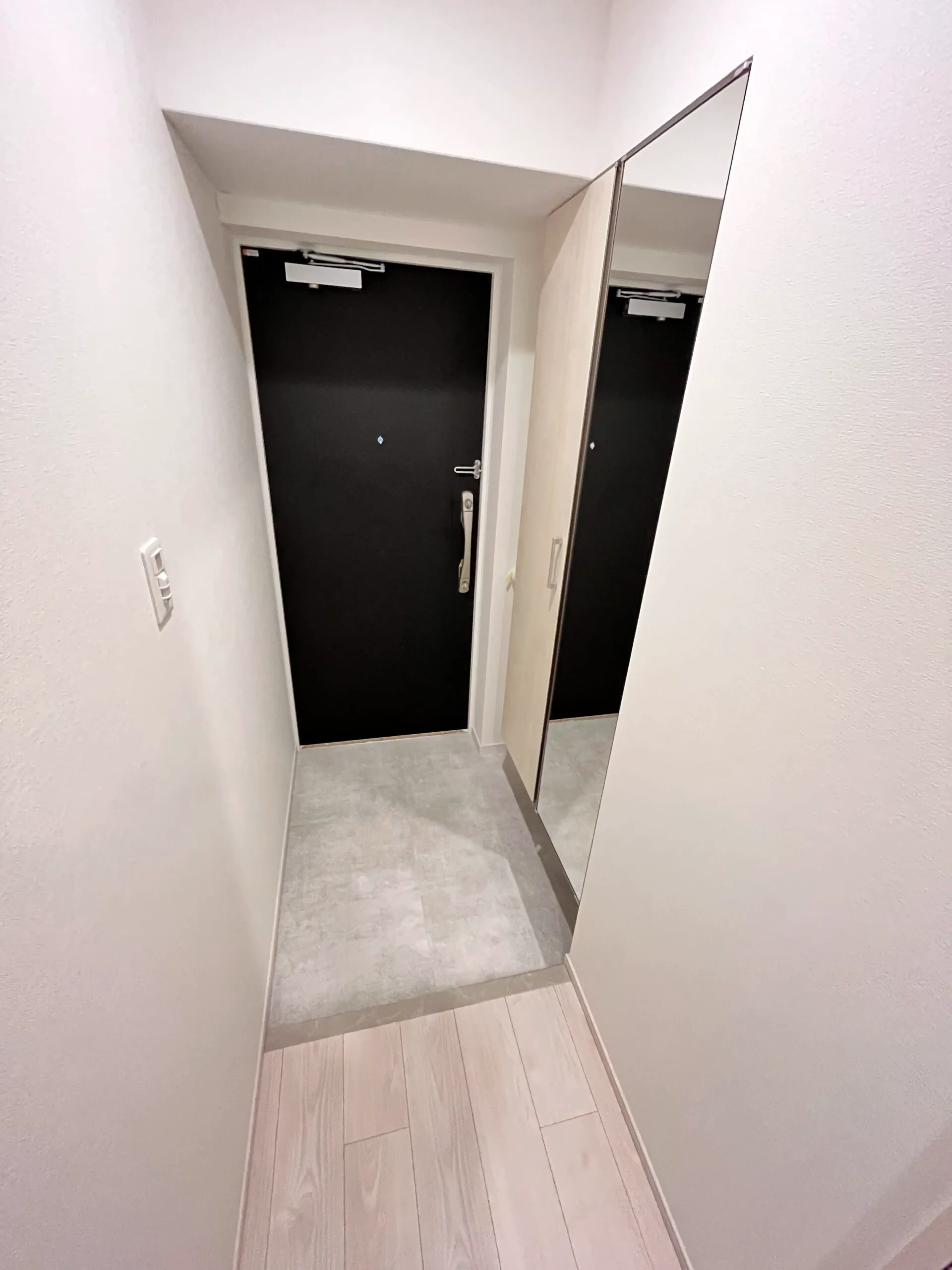 スプランディッド難波WESTⅡ：Bタイプ：玄関