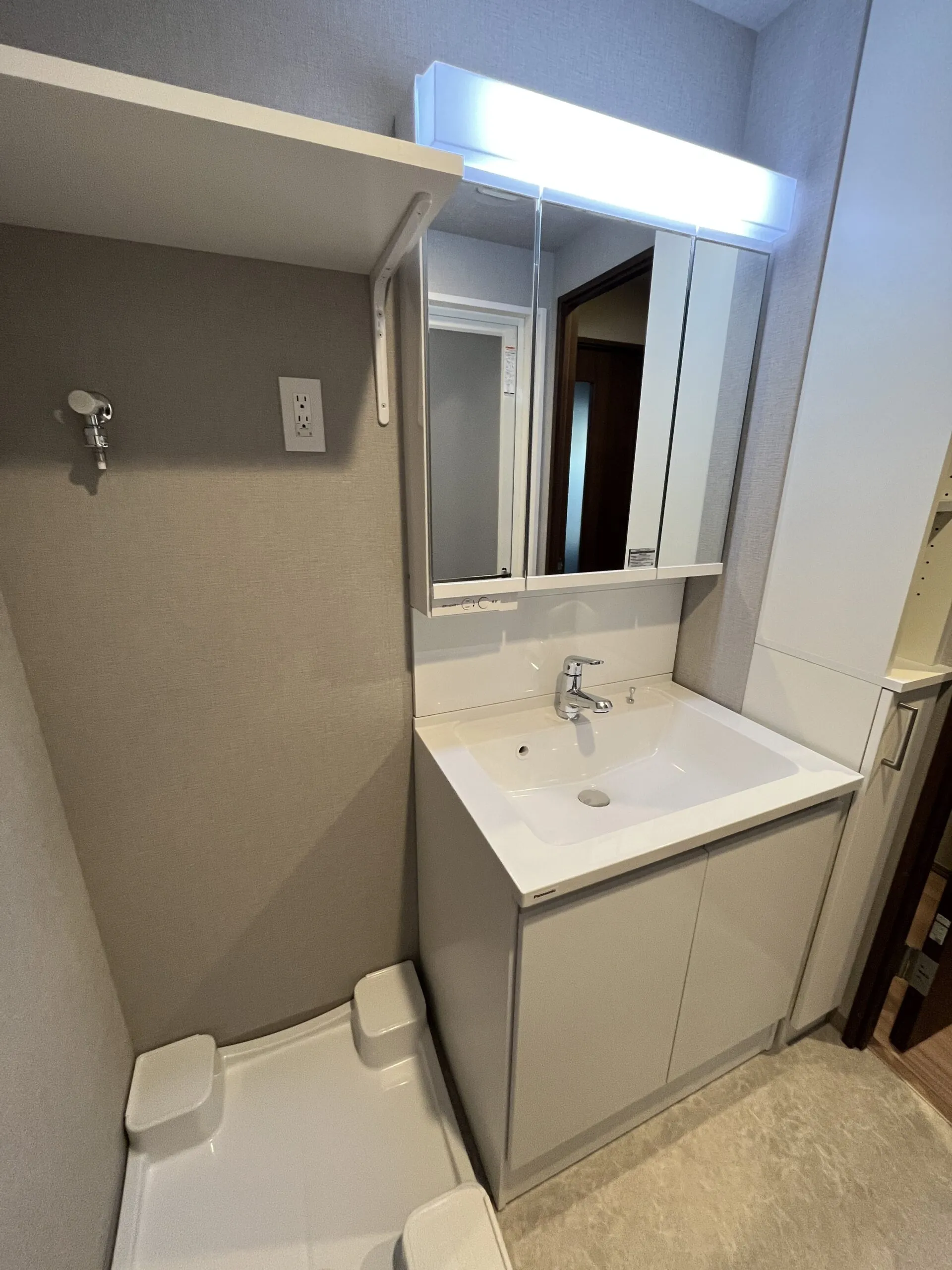 スプランディッド江坂Ⅲ：Crタイプ：洗濯機置き場、洗面台