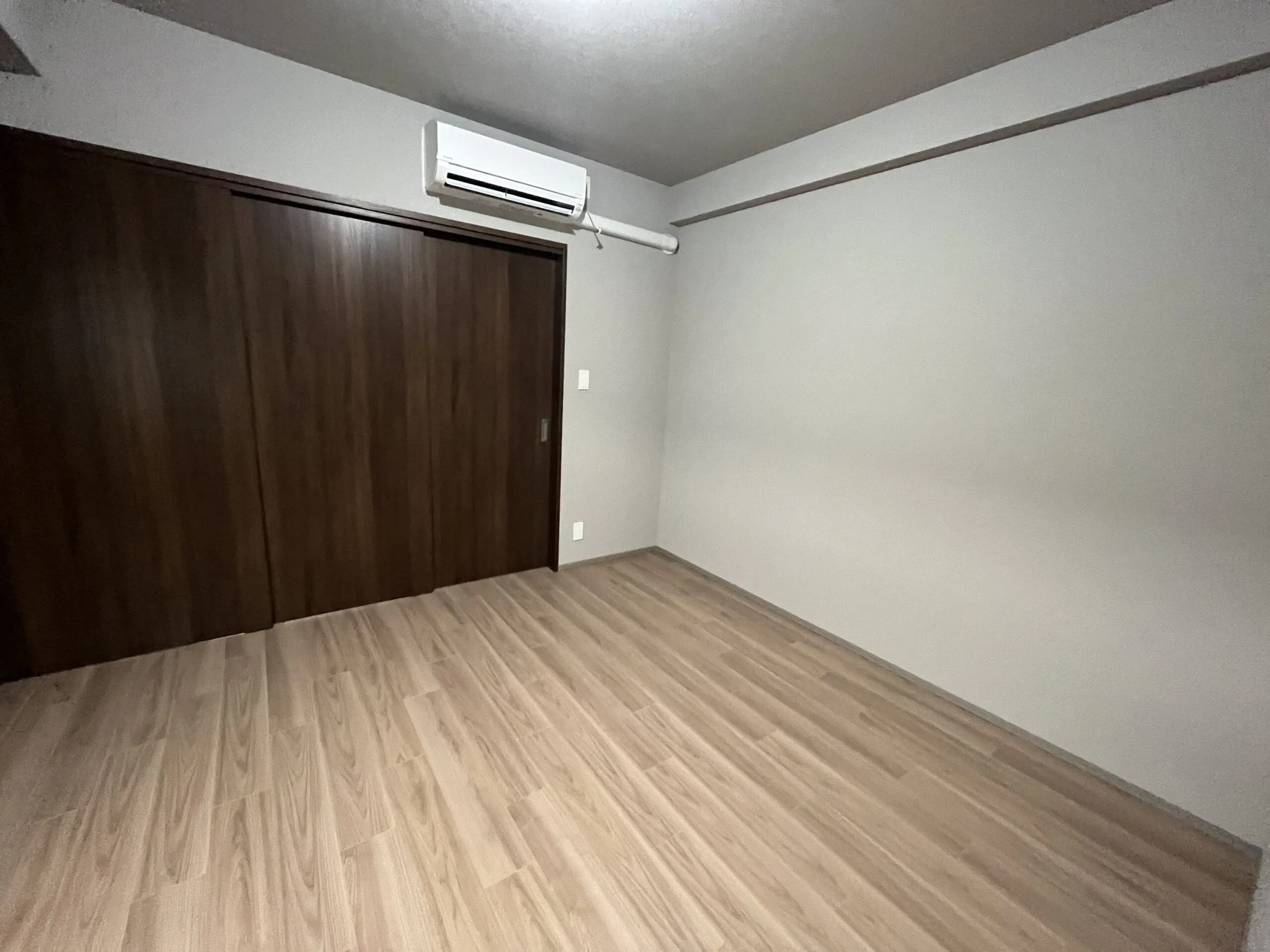 スプランディッド江坂Ⅲ：Crタイプ：洋室