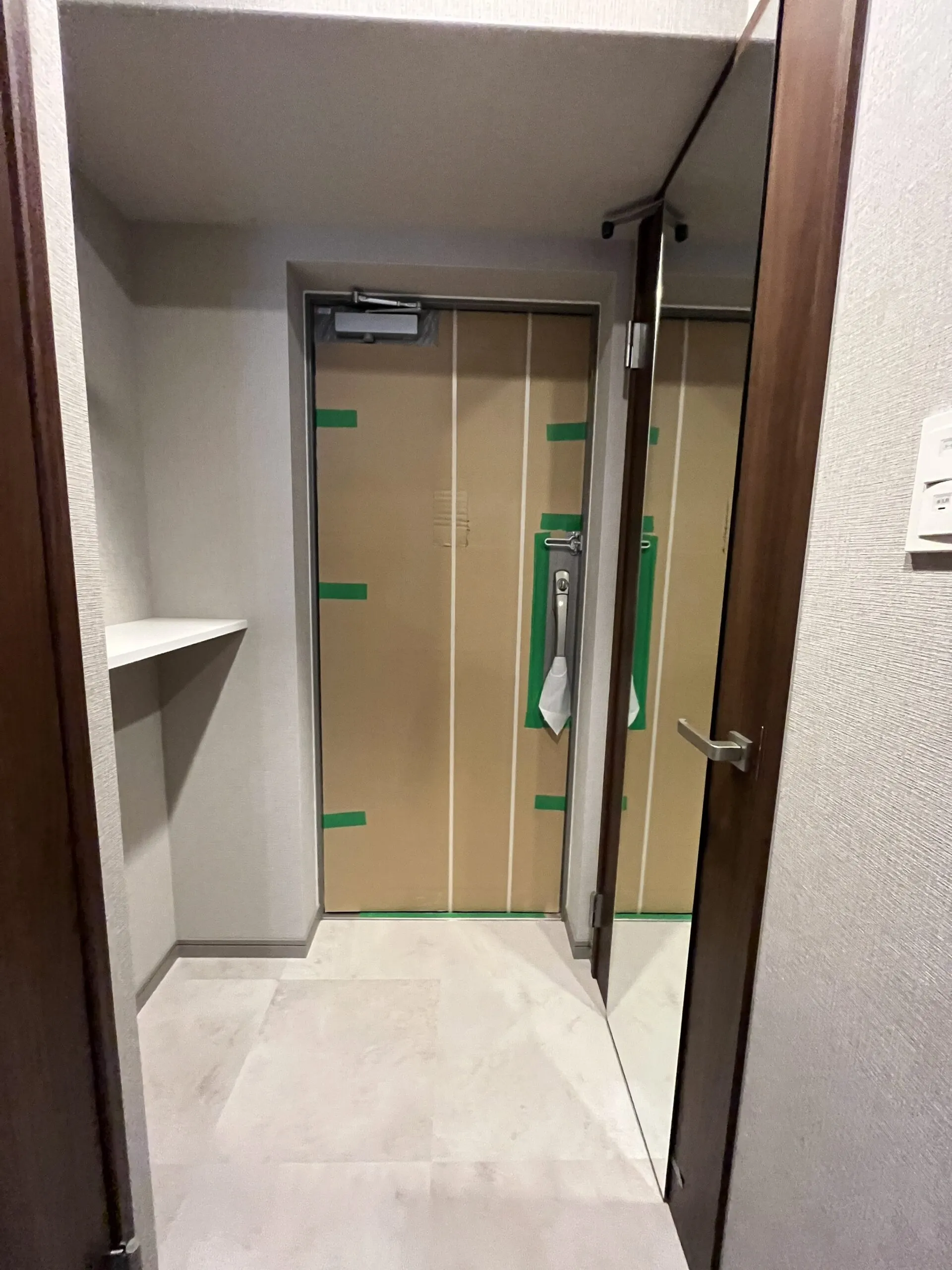 スプランディッド江坂Ⅲ：A1タイプ：玄関