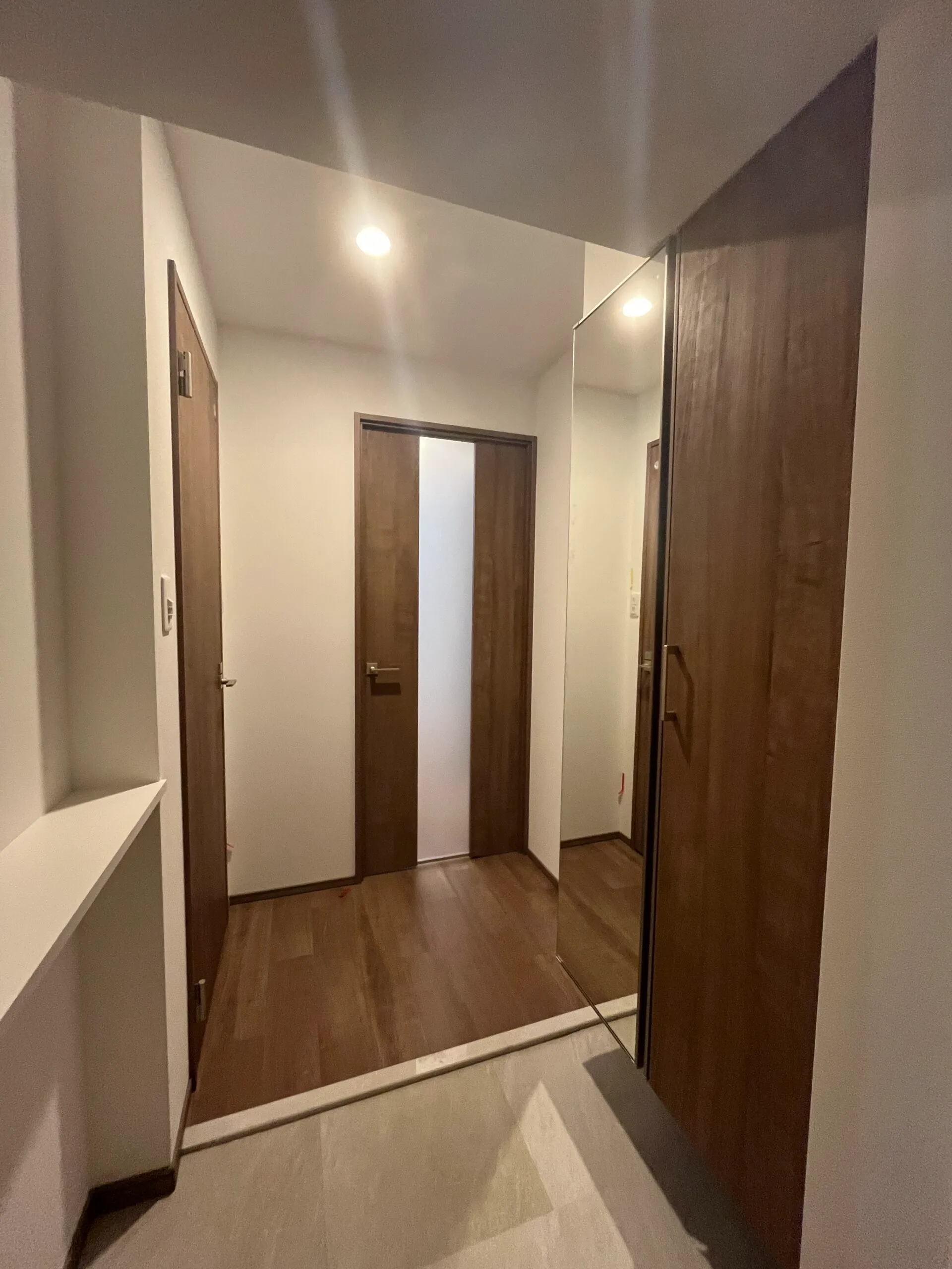 スプランディッド難波WESTⅢ：Aタイプ：玄関