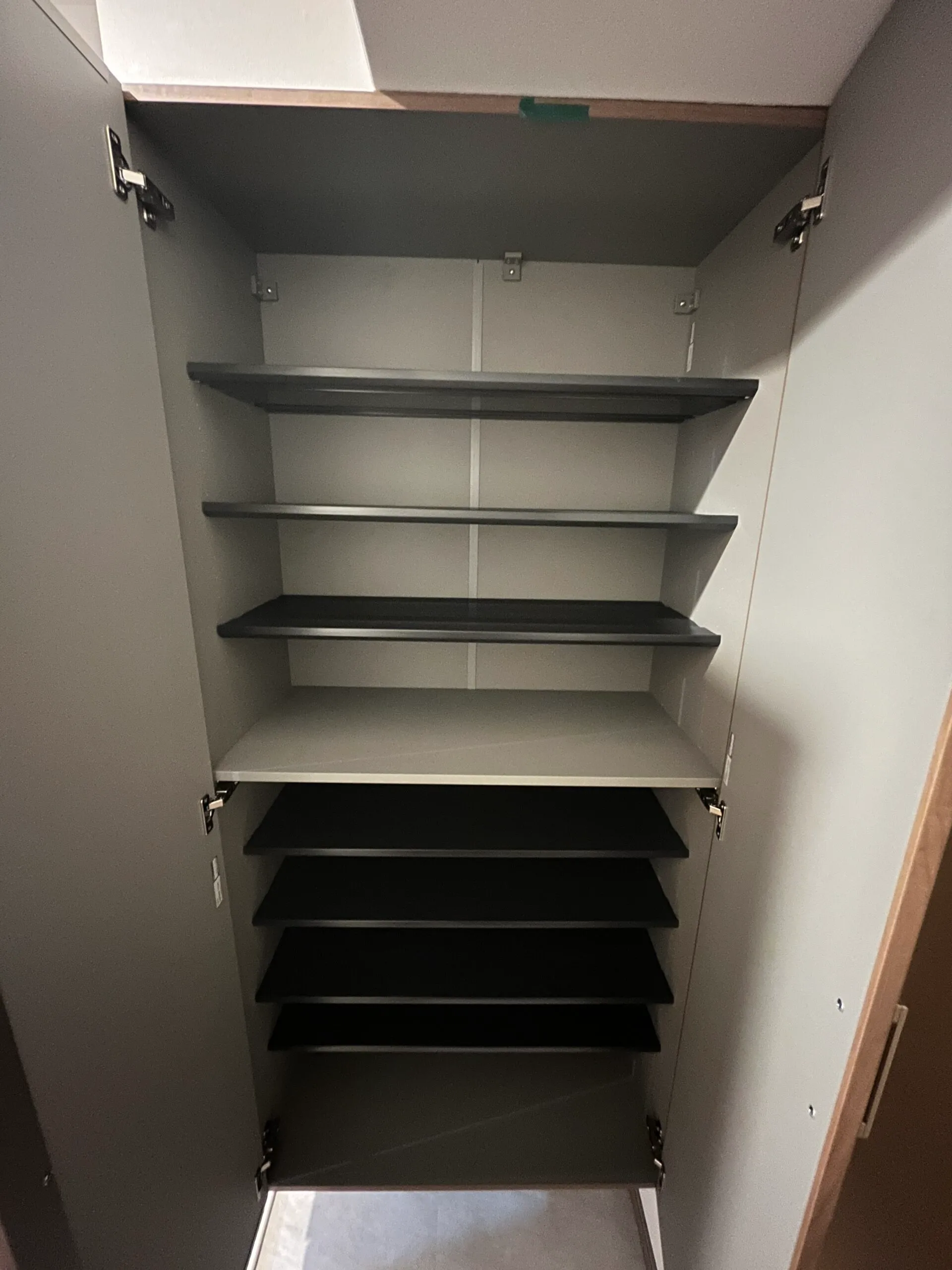 スプランディッド難波WESTⅢ：Aタイプ：靴箱