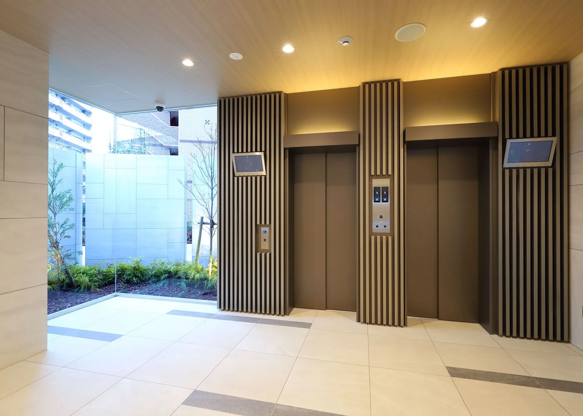 スプランディッド難波WESTⅡ：エントランス