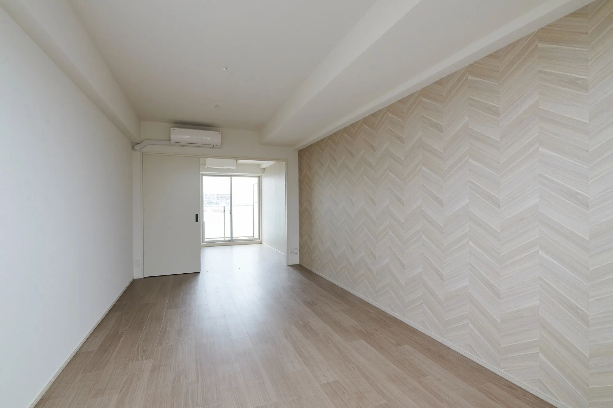 スプランディッド江坂DUE：リビングダイニング