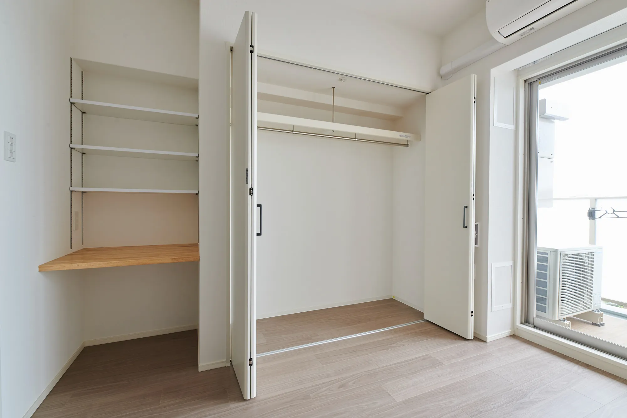 スプランディッド江坂DUE：洋室収納