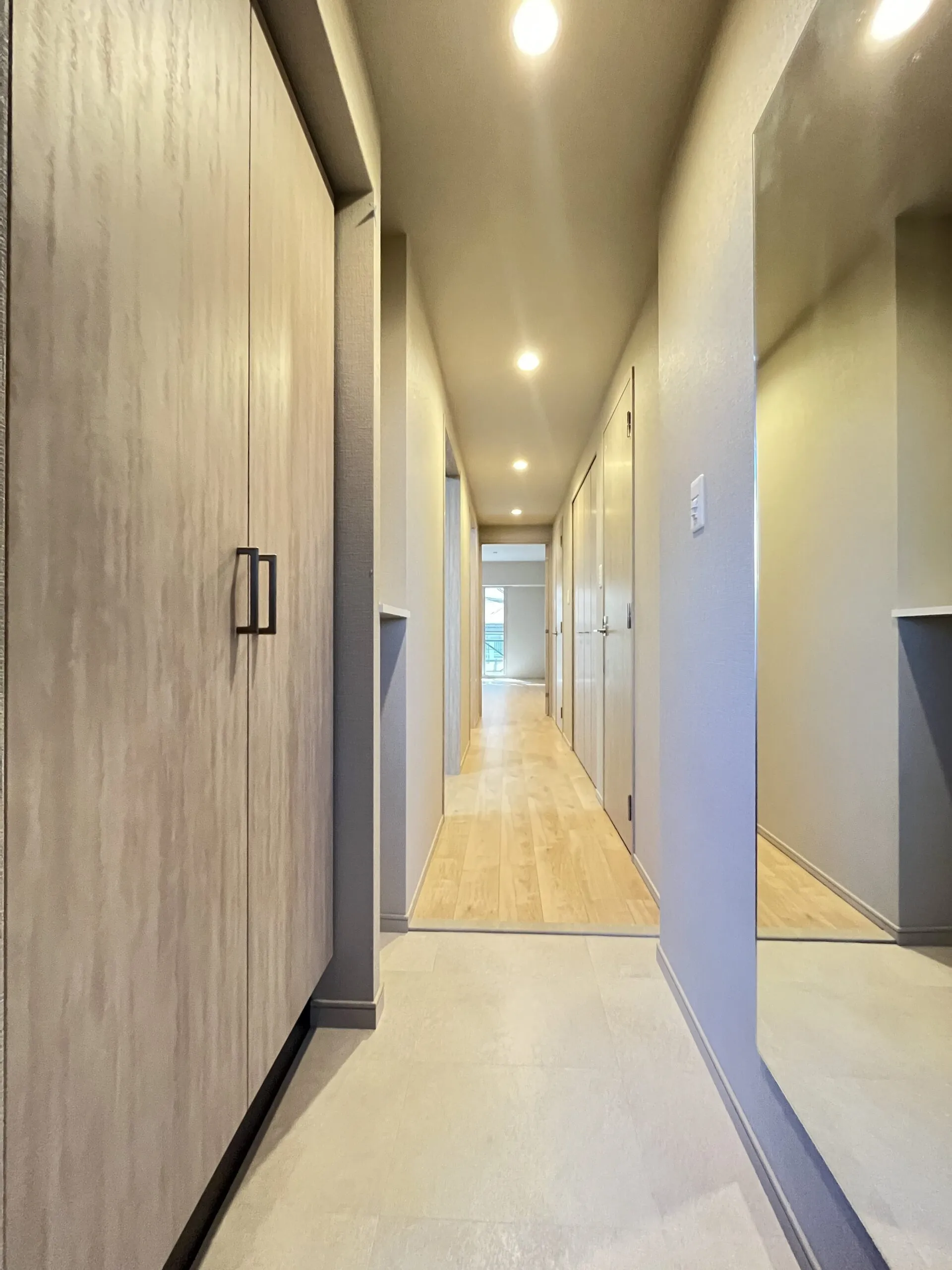 スプランディッド福島WEST：Cタイプ：玄関