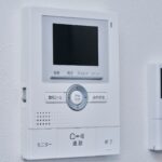 モニター付きインターホンは賃貸で本当に必要？そのメリットと判断基準を解説