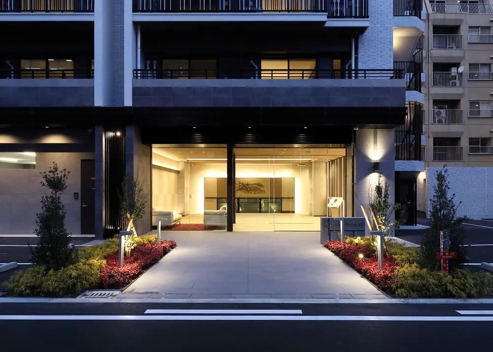 スプランディッド新大阪Ⅵ：アプローチ（夕景）