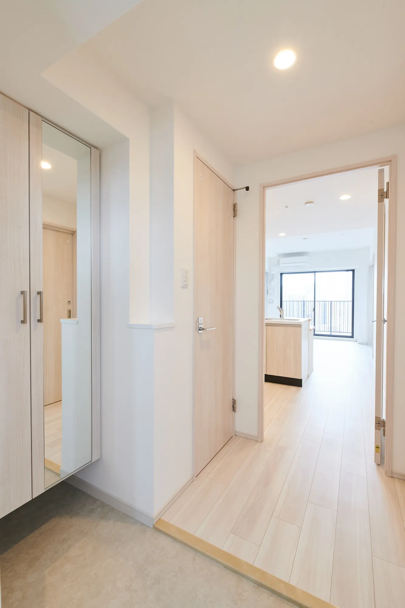 スプランディッド中之島DUE：Aタイプ：玄関